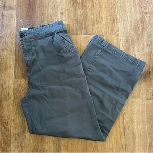Pact organic cotton grey pants
Size medium in perfect condition